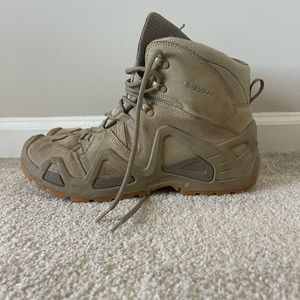Size 10 LOWA ZEPHYR GTX MID TF BOOTS Tan color